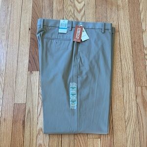 Dockers NWT Straight Fit Khaki pants, size 36/32